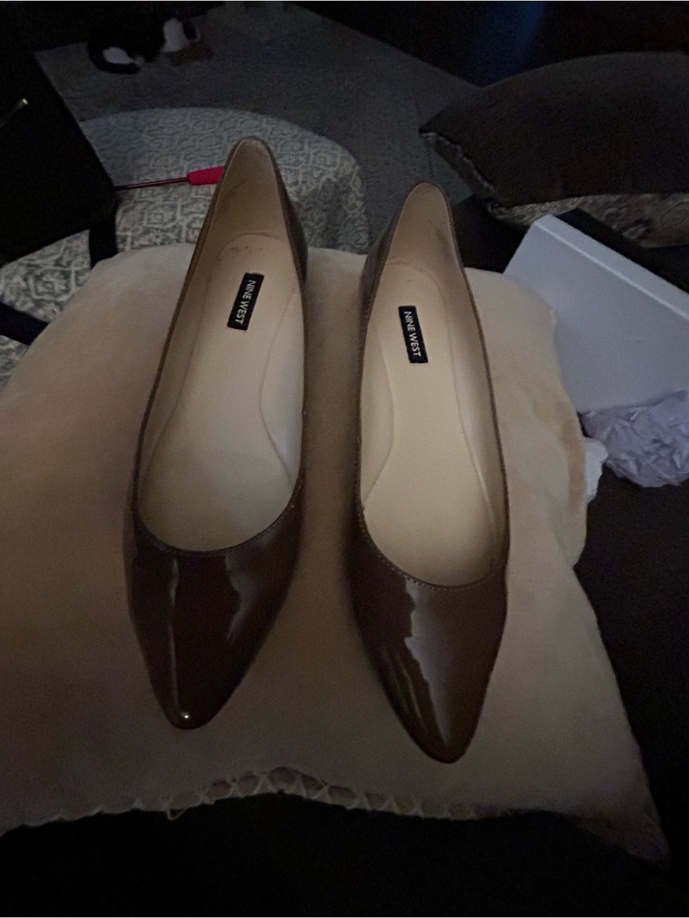 Nine West Women's medium brown speakup almond toe flats - Picture 3 of 9